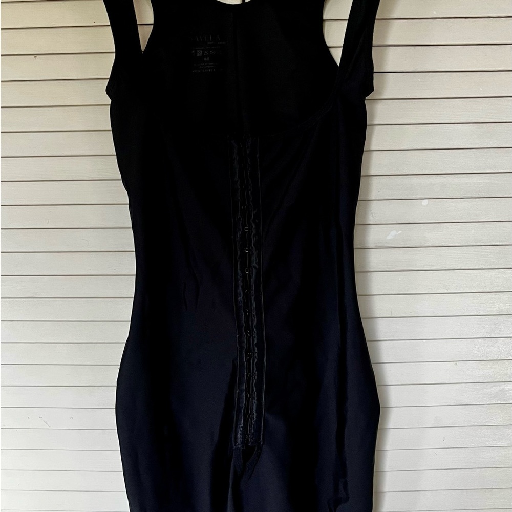 COPY - Isavela compression garment, size medium.